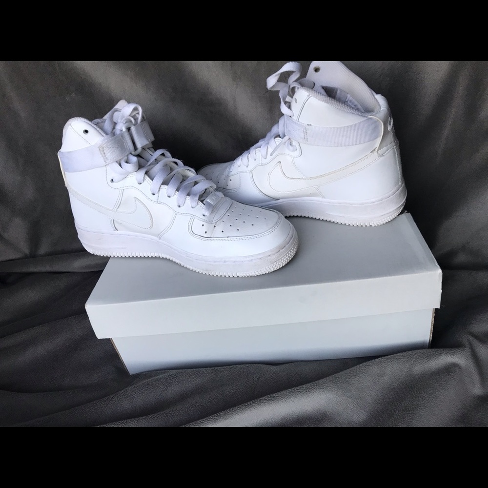 Air Force 1 HIGH Youth size 6.5 (women’s side 8)